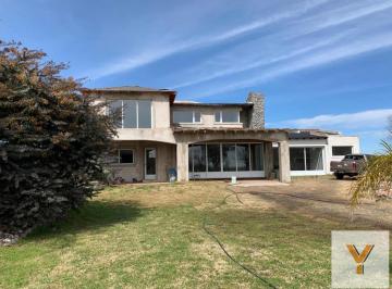 Casa · 280m² · 5 Ambientes · 2 Cocheras · Casa en Venta - 3 Dorm. 2 Baños - Cocheras - Saladillo