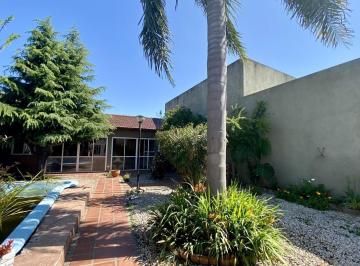 Casa · 190m² · 6 Ambientes · 2 Cocheras · Venta de Casa en Los Hornos
