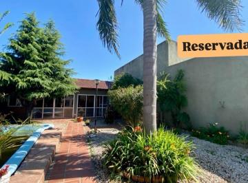 Casa · 190m² · 5 Ambientes · 2 Cocheras · Venta de Casa en Los Hornos