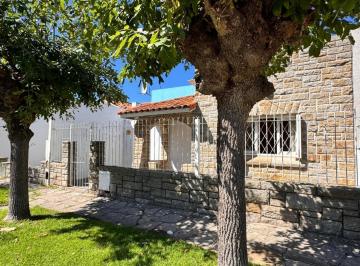 Casa · 71m² · 3 Ambientes · Chalet 3 Ambientes con Gran Parque en Villa Lourdes - Apto Credito