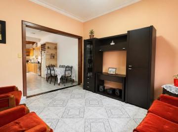 Casa · 110m² · 4 Ambientes · 2 Cocheras · Venta - Casa Muy Luminosa Sobre Lote Propio en Esquina - 4 Amb 110 m² - Ramos Mejia