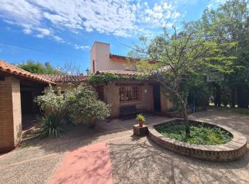Casa · 220m² · 10 Ambientes · 2 Cocheras · Casa en Venta - Bº El Golf - Hermoso Parque