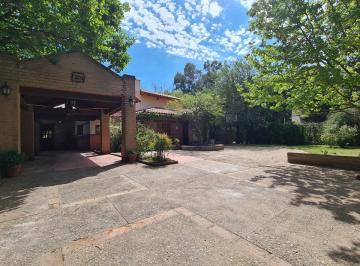Casa · 220m² · 10 Ambientes · 2 Cocheras · Casa en Venta - Bº El Golf - Hermoso Parque