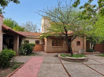 Casa · 220m² · 10 Ambientes · 2 Cocheras · Casa en Venta - Bº El Golf - Hermoso Parque