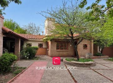 Casa · 220m² · 10 Ambientes · 2 Cocheras · Casa en Venta - Bº El Golf - Hermoso Parque