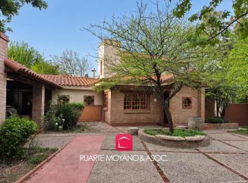Casa · 220m² · 10 Ambientes · 2 Cocheras · Casa en Venta - Bº El Golf - Hermoso Parque