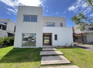 Casa · 180m² · 5 Ambientes · 2 Cocheras · Casa en Nordelta - Carpinchos