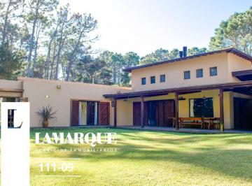 Casa · 175m² · 5 Ambientes · 2 Cocheras · Chalet Moderno 3 Habitaciones Sin Escaleras, Sobre 2 Lotes. Amplio Parque con Galería.