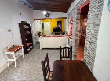 Casa de 4 ambientes, La Plata · Oportunidad! 2 Dorm., Cochera y Parque!