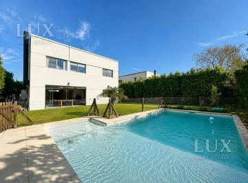 Casa · 240m² · 6 Ambientes · 2 Cocheras · Casa en Venta con 4 Dorm. en El Barrio Los Alisos, Nordelta, Tigre