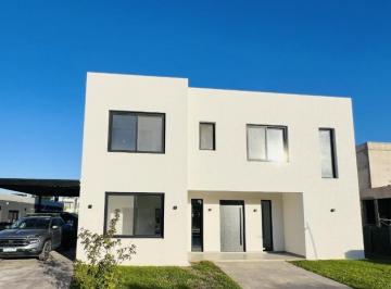 Casa · 270m² · Casa en Laguna Grande
