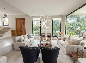 Casa · 164m² · 5 Ambientes · Casa en Venta. Barrio Cuba. Villa de Mayo