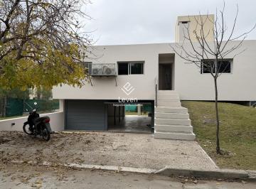Casa · 350m² · 8 Ambientes · 4 Cocheras · Casa en Alquiler Barrio Las Terrazas Valle Escondido
