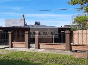 Casa · 248m² · 4 Dormitorios · Casa