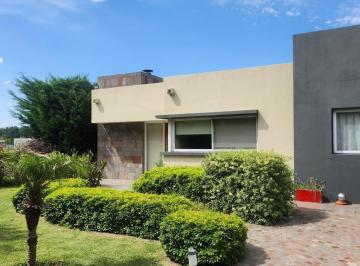 Casa · 200m² · 4 Ambientes · Casa en Venta en Haras del Sur II, 3 Dorm.. Apto Credito