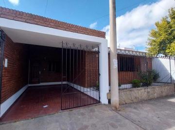 Casa · 150m² · 5 Ambientes · 1 Cochera · Alquiler de Casa de 3 Dorm. en Los Mistoles Al 200, Salta Capital