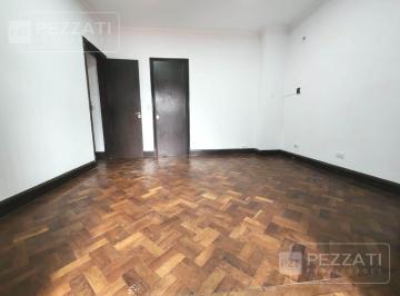Oficina comercial · 50m² · 2 Ambientes · Oficina en Alquiler. Zona Güemes. Contrafrente. Primer Piso por Escalera. Luminosa