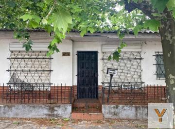 Casa · 147m² · 5 Ambientes · 1 Cochera · Casa en Venta - 4 Dorm. 2 Baños - Cochera - 172 m² - Bernal Oeste, Quilmes