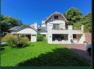 Quinta vacacional · 280m² · 5 Ambientes · 1 Cochera · Casa Quinta en Venta en Beccar, San Isidro, G. B. a. Zona Norte