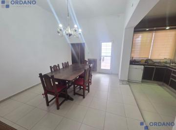 Casa · 208m² · 6 Ambientes · Venta Casa San Vicente 3 Dom Reciclada