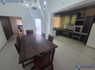 Casa · 208m² · 6 Ambientes · Venta Casa San Vicente 3 Dom Reciclada