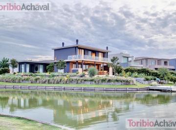 Casa · 305m² · 8 Ambientes · 4 Cocheras · Casa Residencia en Venta, Al Lago, Concebida Para Vivir El Paisaje de Virazon, 8 Amb (Ver Video)