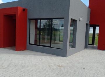 Casa · 150m² · 5 Ambientes · 1 Cochera · Casa en Venta - 3 Dorm. 2 Baños - Quincho y Parrilla - 1400 m² - Coronel Brandsen