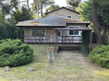 Casa · 180m² · 5 Ambientes · 1 Cochera · Casa en Valeria del Mar Pinamar en Venta