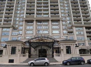 Departamento de 2 ambientes, Puerto Madero · Chateau Puerto Madero. Seg. 24 Hs. 89 m². Dormitor en Suite. Toilette. Balcón. Patio. Cochera Fija.