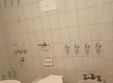 Edificio , Parque Chacabuco · Departamento Interno en Buen Estado