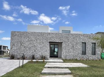 Casa · 223m² · 6 Ambientes · 2 Cocheras · Casa en Santa Ana