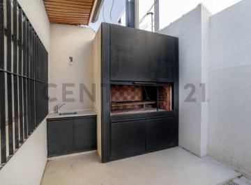 PH · 302m² · 5 Ambientes · 1 Cochera · Venta PH 5 Ambientes con Patio y Cochera Reciclado a Nuevo - Villa Devoto