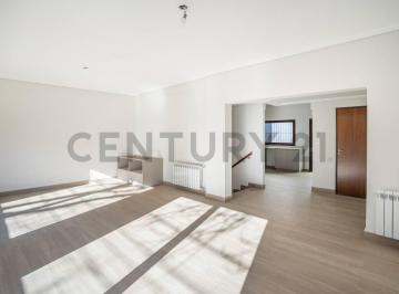 PH · 302m² · 5 Ambientes · 1 Cochera · Venta PH 5 Ambientes con Patio y Cochera Reciclado a Nuevo - Villa Devoto