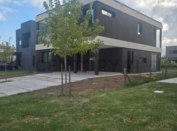 Casa · 237m² · 5 Ambientes · 2 Cocheras · Venta Casa Ubicada en El Barrio Las Araucarias, Puertos, Escobar - Permuta