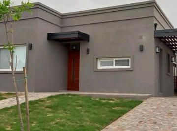 Casa · 143m² · 4 Ambientes · 2 Cocheras · Casa en Pilar del Este Santa Elisa