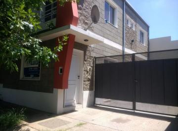 Casa · 75m² · 6 Ambientes · 1 Cochera · Alquilo Duplex en Calle Toledo (Zona Tibiletti y Ovidio Lagos)