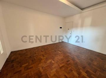 Departamento · 83m² · 4 Ambientes · Venta Departamento 4 Ambientes Castelar Centro con Balcon