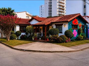 Casa · 200m² · 6 Ambientes · 3 Cocheras · Caseros Propiedad de 6 Ambientes a Reciclar Ideal Inversor F: 11128