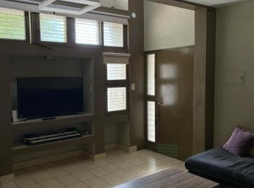 Casa · 160m² · 4 Dormitorios · 2 Cocheras · Venta Casa San Martín Centro 4 Dorm. 2 Baños Cocheras Amplio Comedor