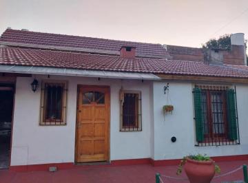 Casa · 202m² · 7 Ambientes · Casa en Venta - 4 Dorm. 2 Baños - Valentín Alsina