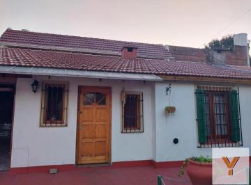 Casa · 202m² · 7 Ambientes · Casa en Venta - 4 Dorm. 2 Baños - Valentín Alsina