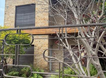 Casa · 180m² · 5 Ambientes · Casa en Venta - 3 Dorm. 2 Baños - Isidro Casanova