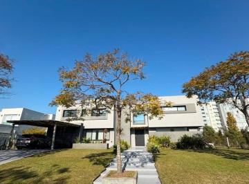Casa · 337m² · 5 Ambientes · Casa en Venta en El Golf, Nordelta, Tigre