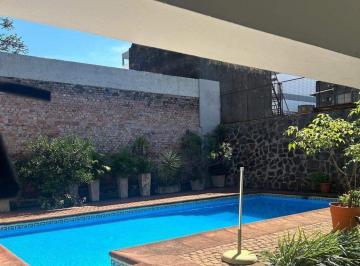 Casa · 250m² · 8 Ambientes · 2 Cocheras · Casa en Venta - 5 Dorm. 4 Baños - 546 m² - Posadas