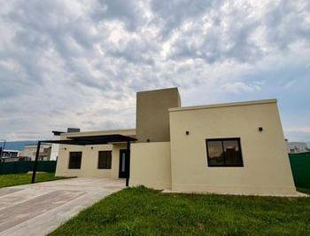 Casa · 162m² · 4 Ambientes · 1 Cochera · Casa Country Viento Sur - 3 Dorm.