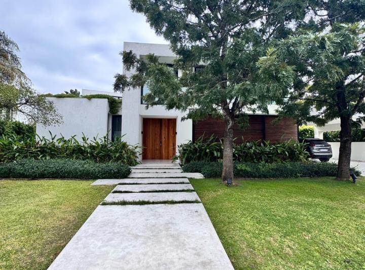 Casa · 487m² · 5 Ambientes