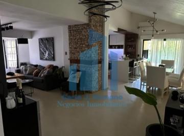 Casa · 200m² · 4 Ambientes · 3 Cocheras · Venta de Casa en Barrio Club Privado Loma Verde