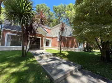 Casa · 236m² · 5 Ambientes · Casa en Venta - 3 Dorm. 2 Baños - 1042 m² - Pinamar