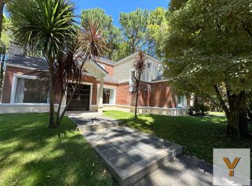 Casa · 236m² · 5 Ambientes · Casa en Venta - 3 Dorm. 2 Baños - 1042 m² - Pinamar