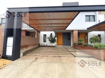 Casa · 164m² · 5 Ambientes · 1 Cochera · Duplex en Docta Av Excelente Ubicación - Premium Diseño